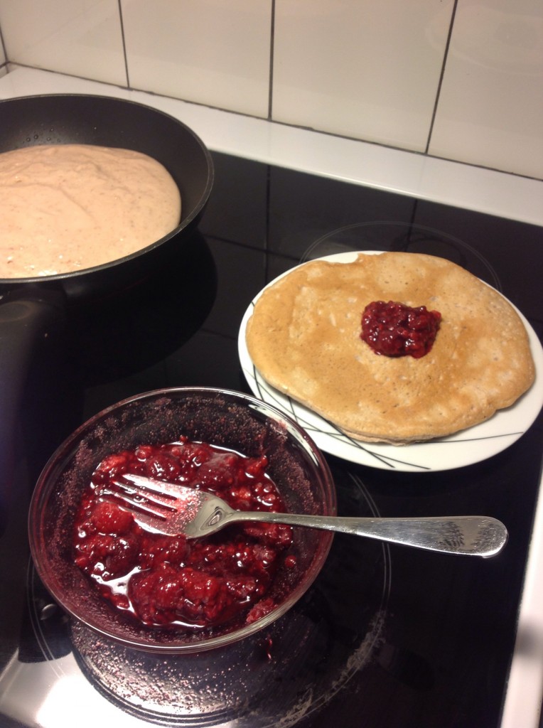Proteinpannkakor och hallonsylt