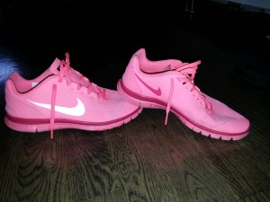 Nike Free neon korallfärgade asläckra! Nya sedan förra året. Knappt använda. Nypriss 999kr Säljes för 390kr