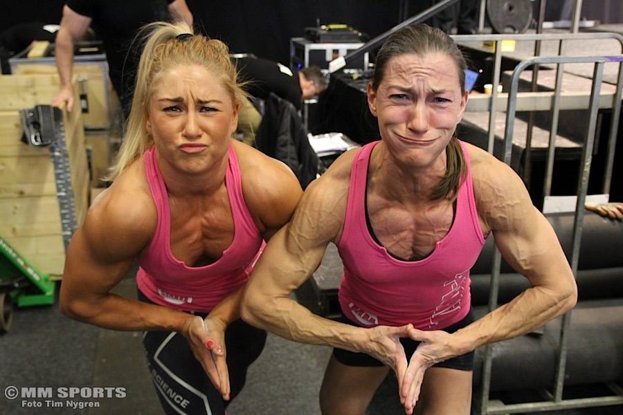 Mikaela och Michaela Guld och Silver bjuder på snyggaste facen och krabba :D